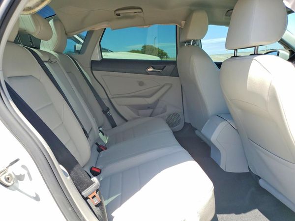 2023 VOLKSWAGEN JETTA SE w/ Sunroof