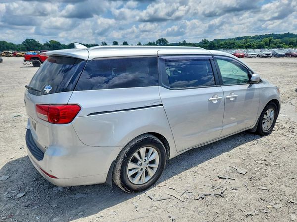 2016 KIA SEDONA LX - Middle-low