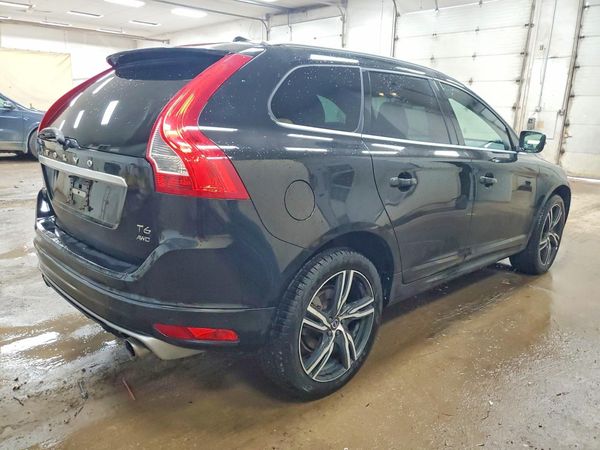 2017 VOLVO XC60 Platinum - R-Design