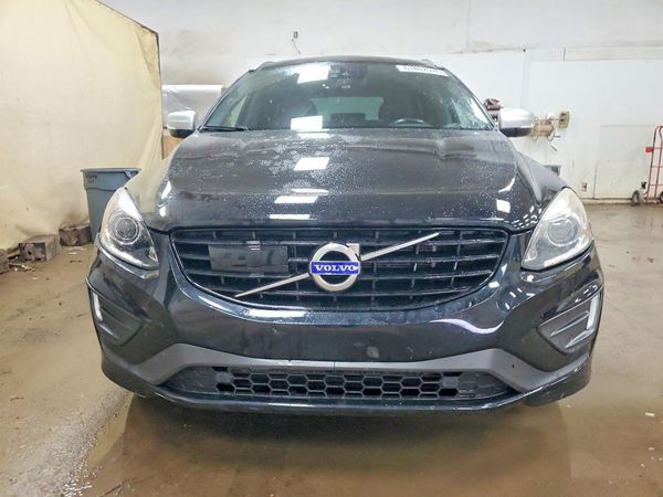 2017 VOLVO XC60 Platinum - R-Design