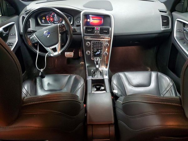 2017 VOLVO XC60 Platinum - R-Design