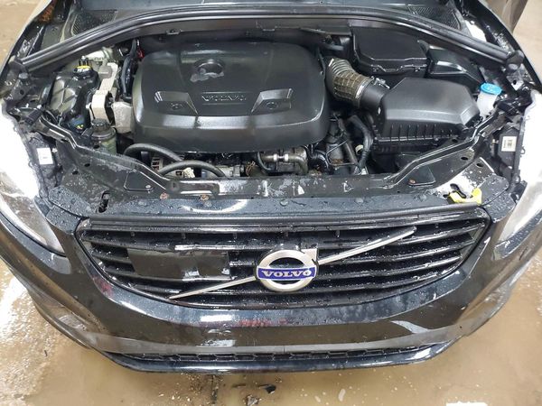 2017 VOLVO XC60 Platinum - R-Design