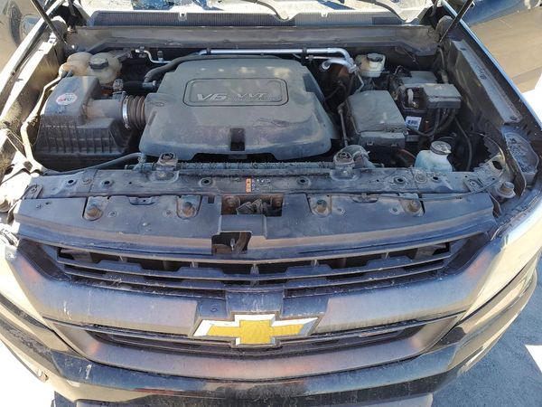 2016 CHEVROLET COLORADO Z71 — Engine bay
