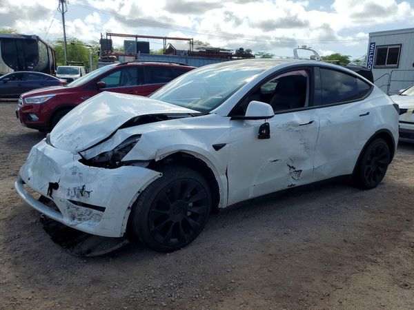 2024 TESLA MODEL Y — Front 3/4