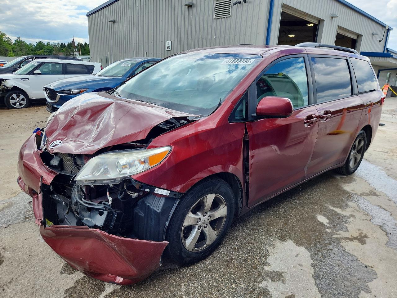 2016 TOYOTA SIENNA