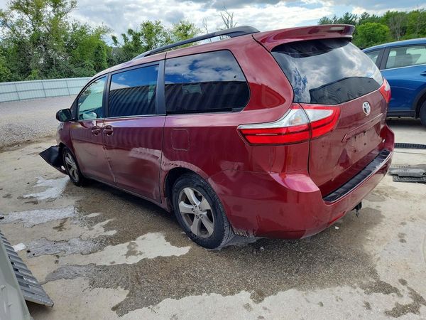 2016 TOYOTA SIENNA