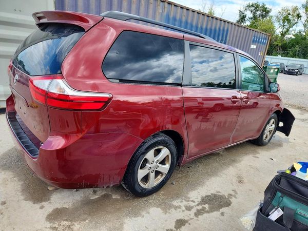 2016 TOYOTA SIENNA