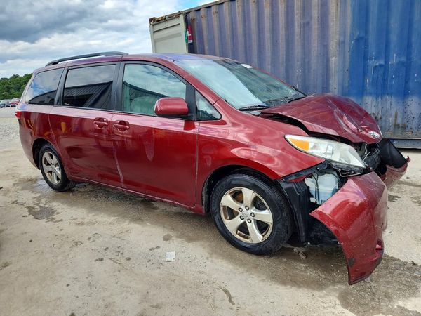 2016 TOYOTA SIENNA