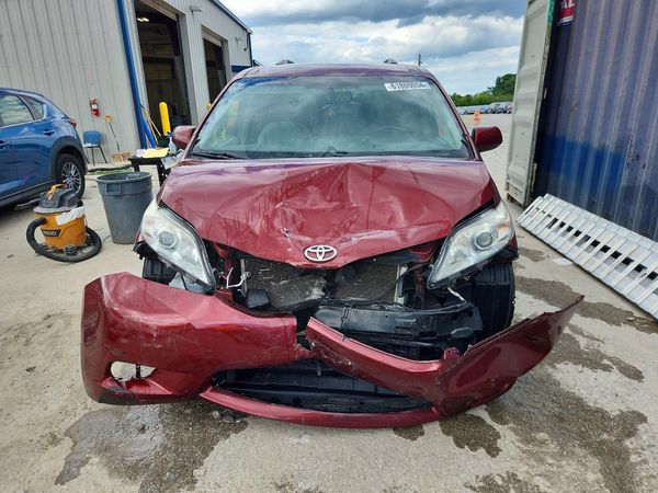 2016 TOYOTA SIENNA