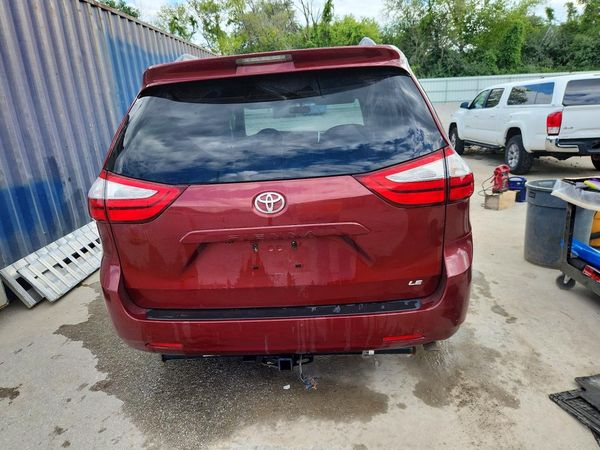 2016 TOYOTA SIENNA