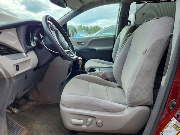 2016 TOYOTA SIENNA