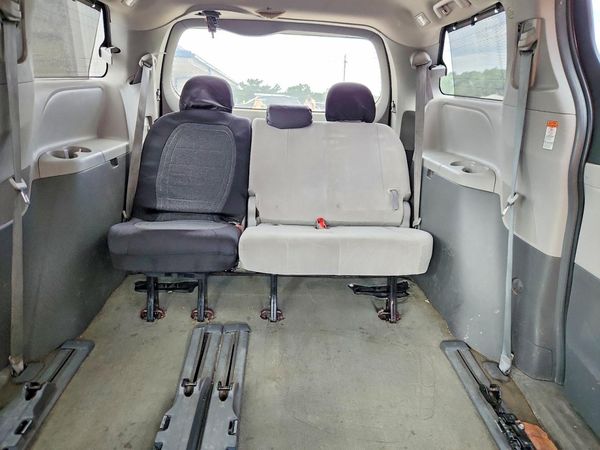 2016 TOYOTA SIENNA