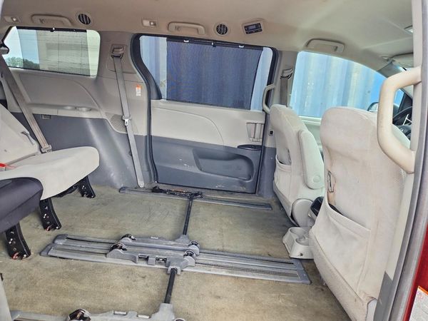 2016 TOYOTA SIENNA