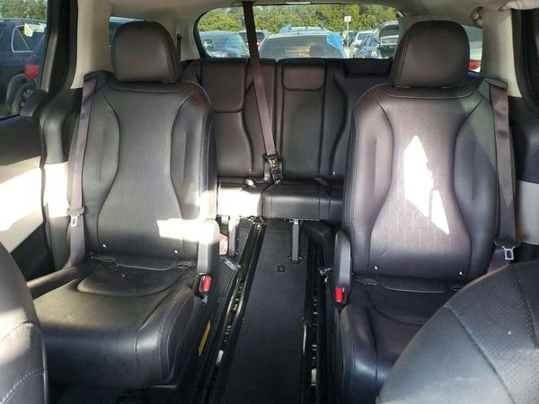 2022 KIA CARNIVAL LX, LX Seat Package