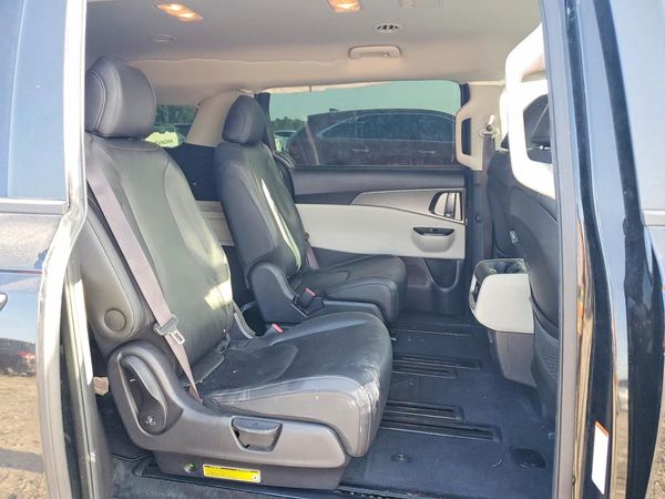 2022 KIA CARNIVAL LX, LX Seat Package