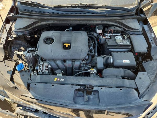 2019 HYUNDAI ELANTRA — Engine bay