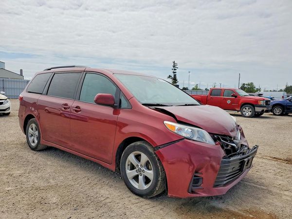 2019 TOYOTA SIENNA LE
