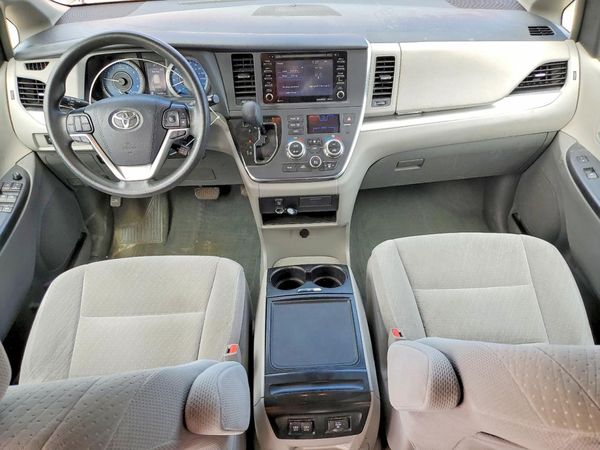 2019 TOYOTA SIENNA LE