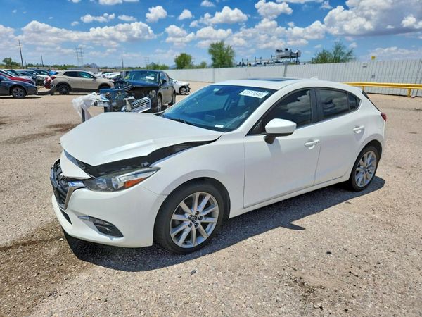 2017 MAZDA 3 Grand Touring — Front 3/4