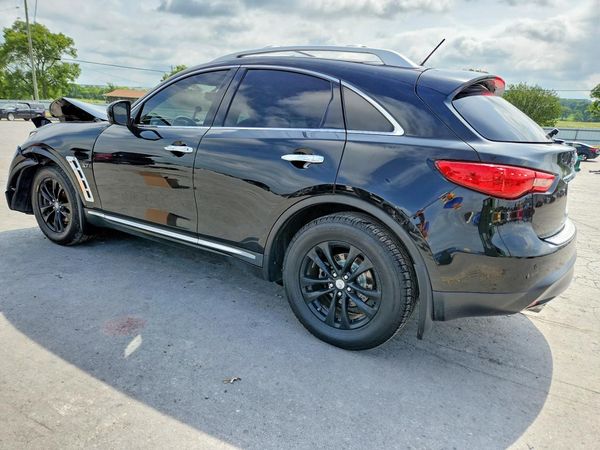 2015 INFINITI QX70