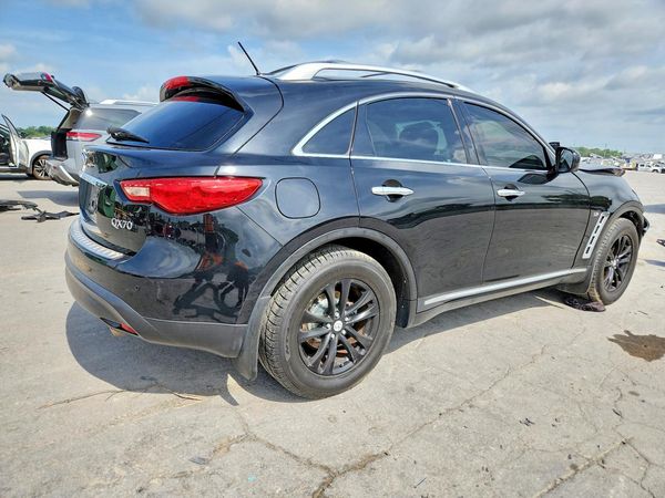 2015 INFINITI QX70