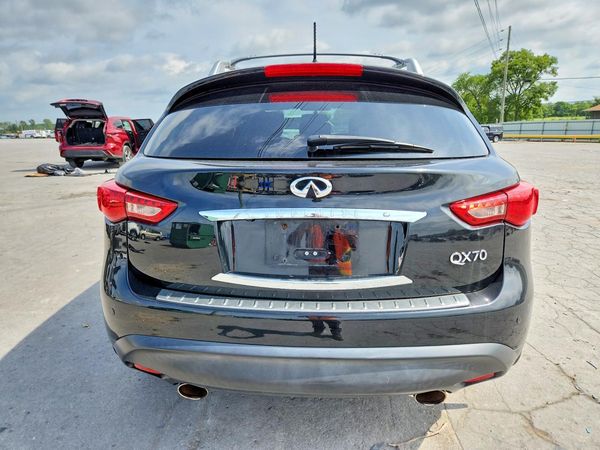 2015 INFINITI QX70