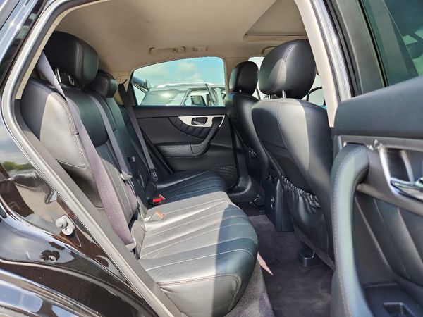 2015 INFINITI QX70