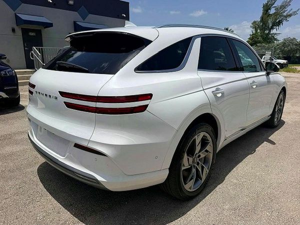 2025 GENESIS G70