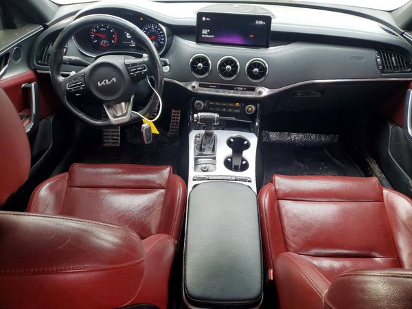 2022 KIA STINGER