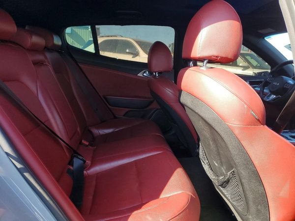 2022 KIA STINGER