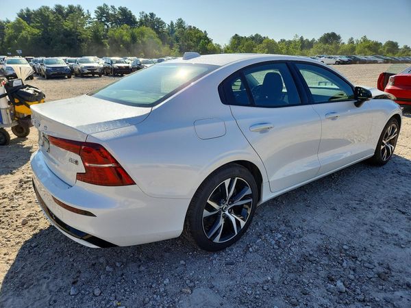 2023 VOLVO S60
