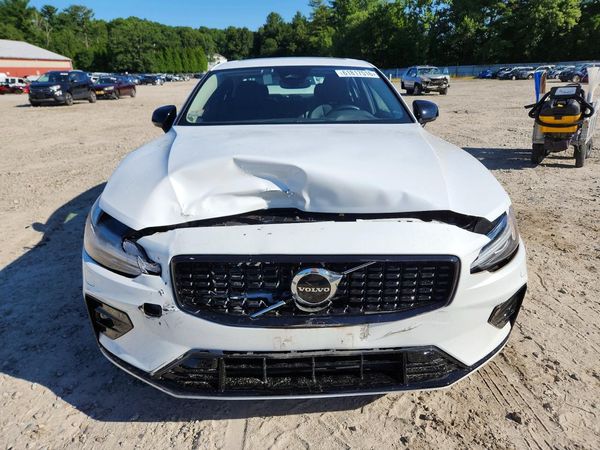 2023 VOLVO S60