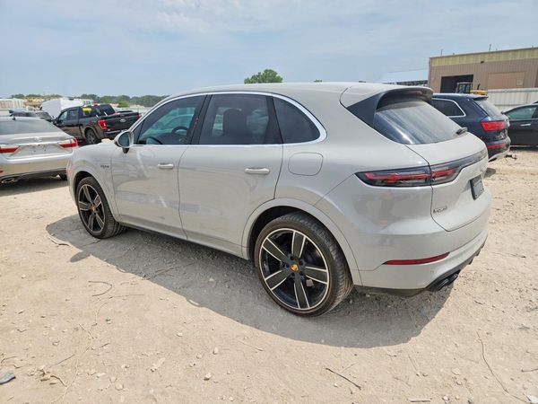 2022 PORSCHE CAYENNE E-Hybrid