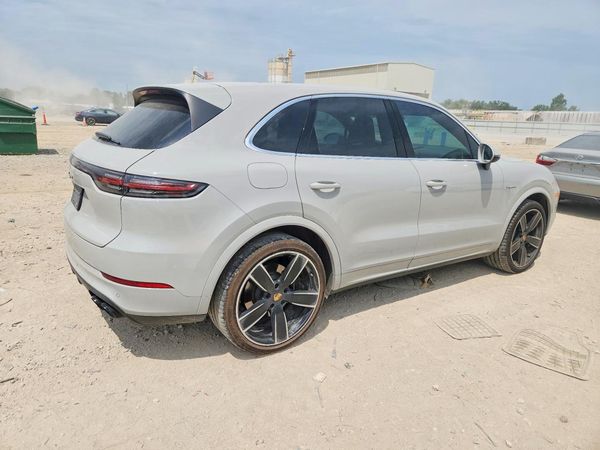 2022 PORSCHE CAYENNE E-Hybrid