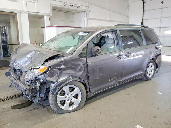 2015 TOYOTA SIENNA