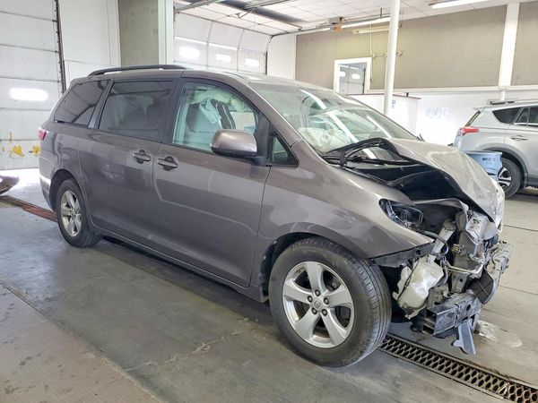 2015 TOYOTA SIENNA