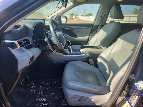 2021 TOYOTA HIGHLANDER Platinum