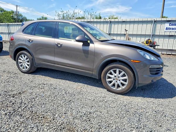 2012 PORSCHE CAYENNE