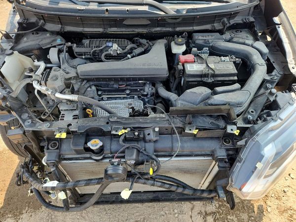 2020 NISSAN ROGUE — Engine bay