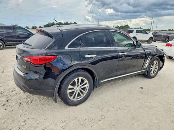 2016 INFINITI QX70