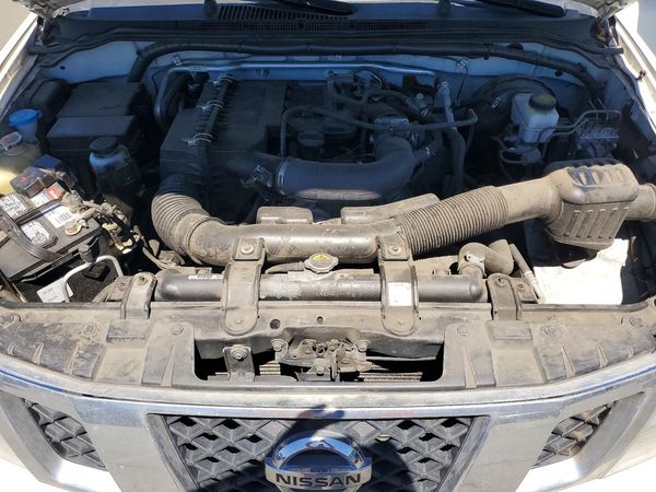 2018 NISSAN FRONTIER — Engine bay