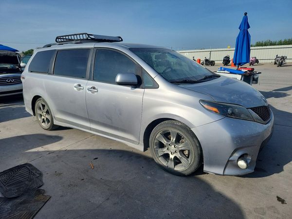 2015 TOYOTA SIENNA