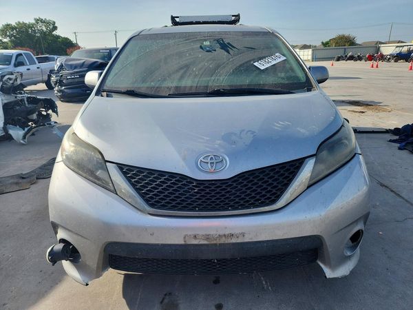 2015 TOYOTA SIENNA