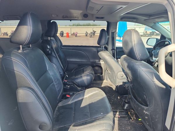 2015 TOYOTA SIENNA