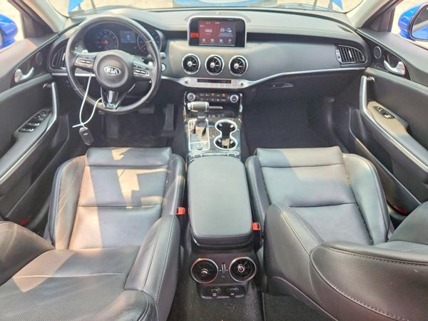 2019 KIA STINGER Base