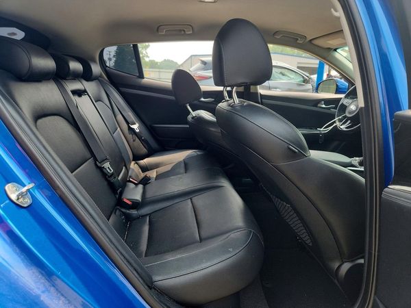 2019 KIA STINGER Base