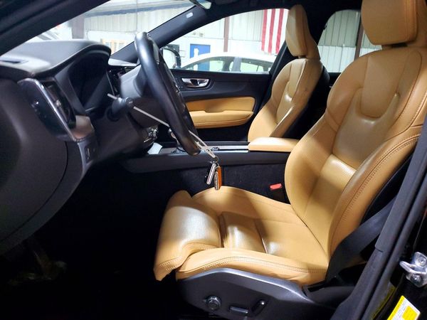 2021 VOLVO XC60 Inscription