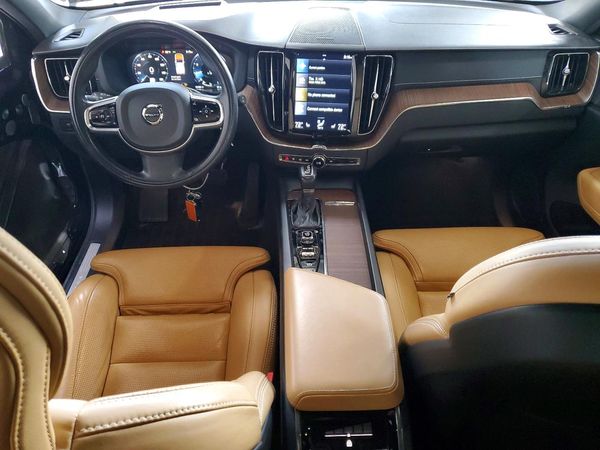 2021 VOLVO XC60 Inscription
