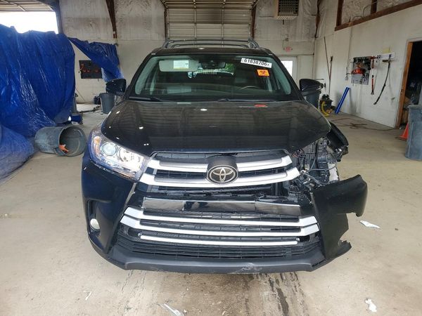 2017 TOYOTA HIGHLANDER SE/XLE