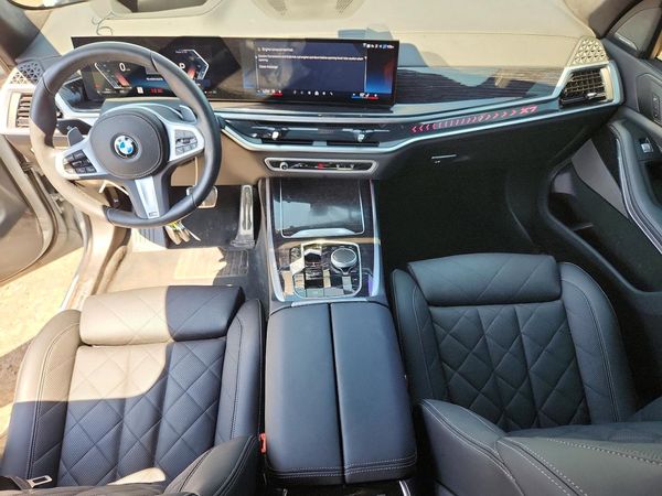 2025 BMW X7 xDrive40i